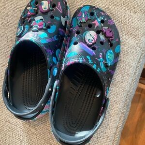 CROCS Multicolor Graphic Clogs